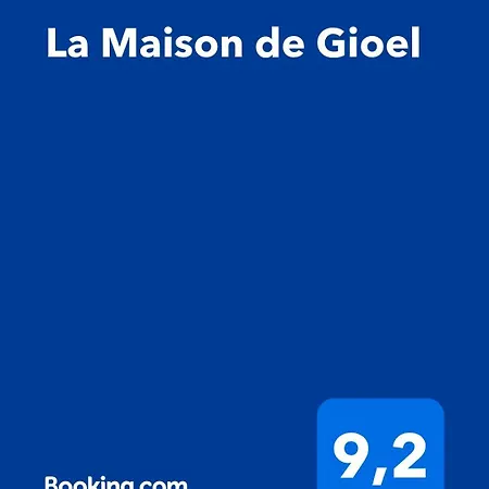 La Maison de Gioel INTERO APPARTAMENTO, ENTIRE HOME, FRIENDLY HOST, HOST PROFFESSIONALE, CUCINA, KITCHEN, WI-FI, LAVATRICE, WASHING MACHINE, GIARDINO, GARDEN *
