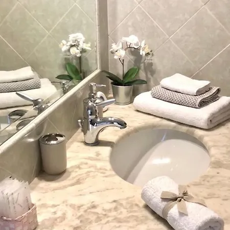 La Maison de Gioel INTERO APPARTAMENTO, ENTIRE HOME, FRIENDLY HOST, HOST PROFFESSIONALE, CUCINA, KITCHEN, WI-FI, LAVATRICE, WASHING MACHINE, GIARDINO, GARDEN * Olbia